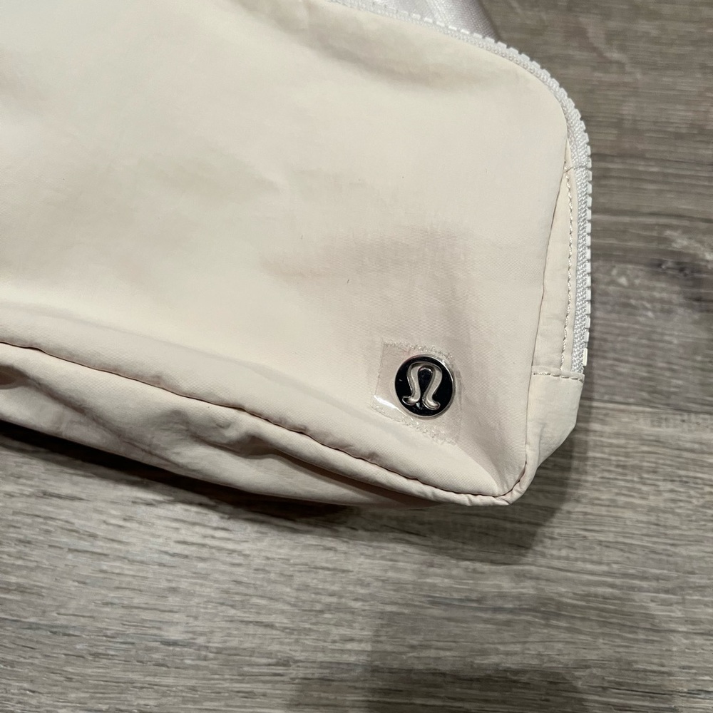 *Last1*NWT Lululemon Everywhere Belt Bag - White - Picture 2 of 13